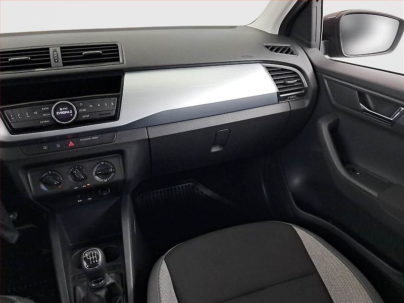Škoda Fabia (2015) Ambition 1.2 TSI - fotka 8 z 15