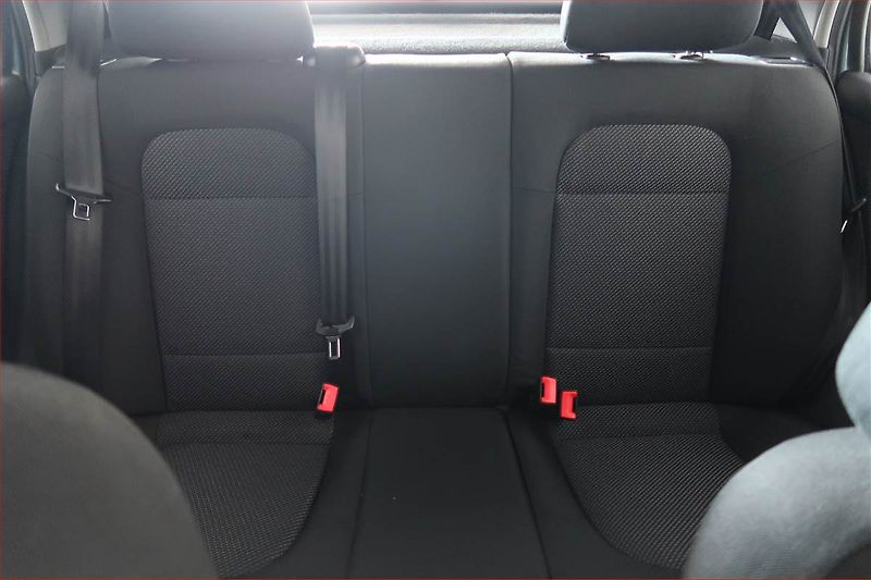 Škoda Fabia (2005) Ambiente 1.4 16V, nová STK - fotka 10 z 15