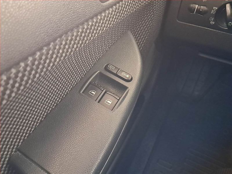 Škoda Fabia (2006) Comfort 1.2 12V, po STK - fotka 14 z 14