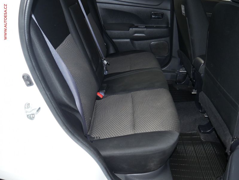 Mitsubishi ASX (2014) 1.8 Di-D 4x4, ČR, AC, tempo - fotka 11 z 20