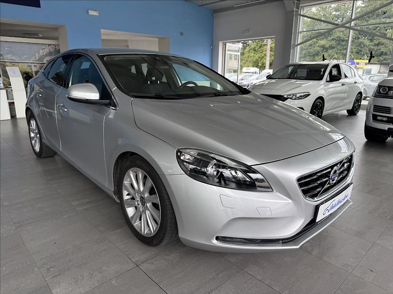 Volvo V40 2,0   D2 88kW,SERVISKA, - fotka 1 z 26