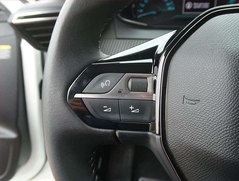 Peugeot 208 (2022) Allure 50 kWh, SoH 89% - fotka 16 z 22