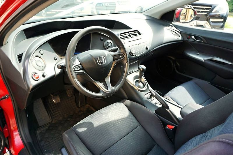 Honda Civic (2011) 1,4i- Vtec 73 kW - fotka 20 z 27