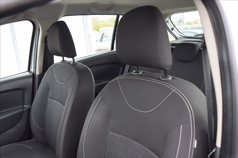 Dacia Sandero 1,2 i 55KW PO SERVISE - fotka 20 z 39