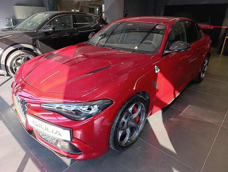 Alfa Romeo Giulia (2026) Quadrifoglio 2.9 V6 Turbo 520K - fotka 3 z 36