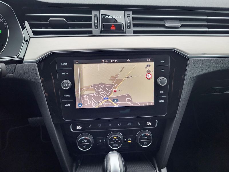 Volkswagen Passat SEDAN 2.0 TDi ELEGANCE *ČR - fotka 12 z 46