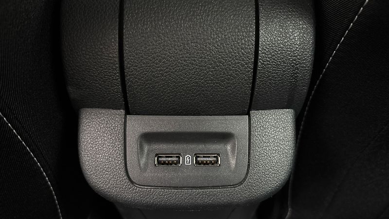 Škoda Fabia 1.0 TSI Ambition Combi - fotka 21 z 24