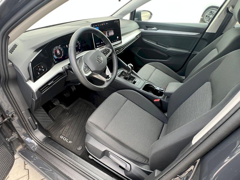 Volkswagen Golf (2025) Limited 1.5 TSI 85 kW 6°manuál - fotka 11 z 33