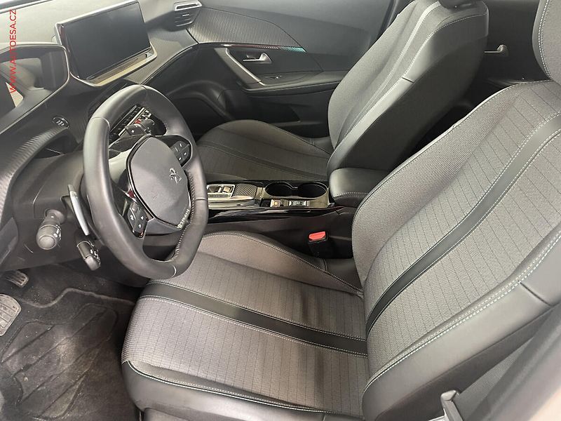 Peugeot 2008 (2022) 1.5 HDi, Allure, AT, LED - fotka 9 z 17