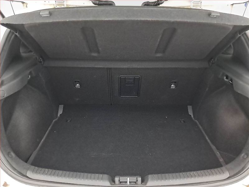 Hyundai i30 (2023) Smart 1.5 T-GDI MHEV, ČR,1.maj - fotka 14 z 20