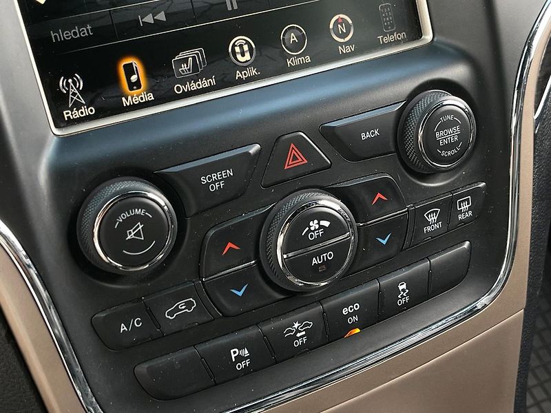 Jeep Grand Cherokee Overland, 1. maj. TZ,PANO,DPH - fotka 15 z 25