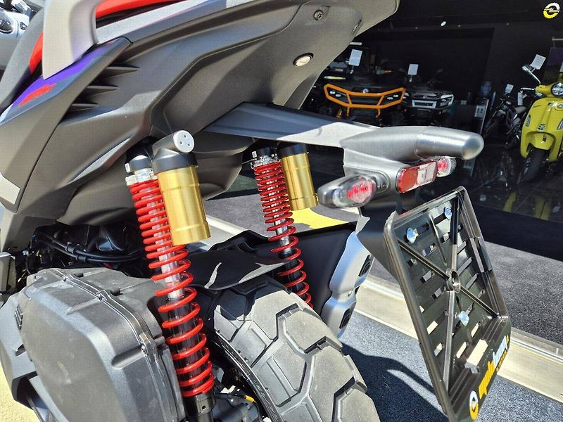 Aprilia (2026) SR GT 400 RALLY REPLICA - SKLA - fotka 15 z 46