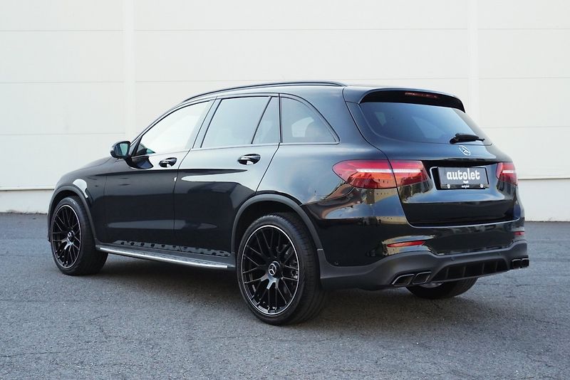 Mercedes-Benz GLC (2019) 300 4MATIC AMG - fotka 13 z 32