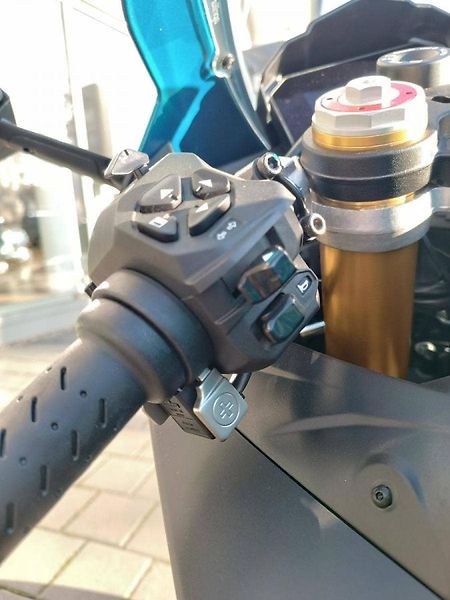 Aprilia RSV4 RR (2025) RSV4 1100 Stingray Blu (sleva - fotka 12 z 12