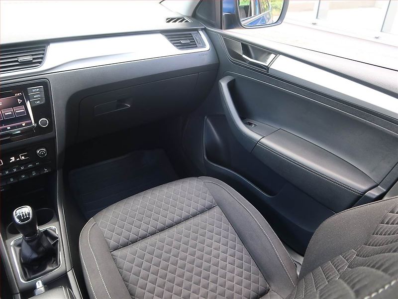 Škoda Rapid (2018) Drive 1.0 TSI, Xenony - fotka 8 z 17
