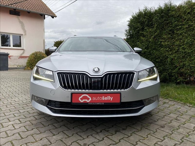 Škoda Superb 2,0 TDi  EXECUTIVE / DSG / NAV - fotka 9 z 37