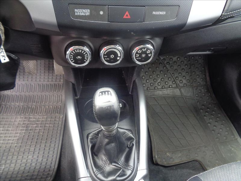 Mitsubishi Outlander 2,2 - fotka 11 z 14