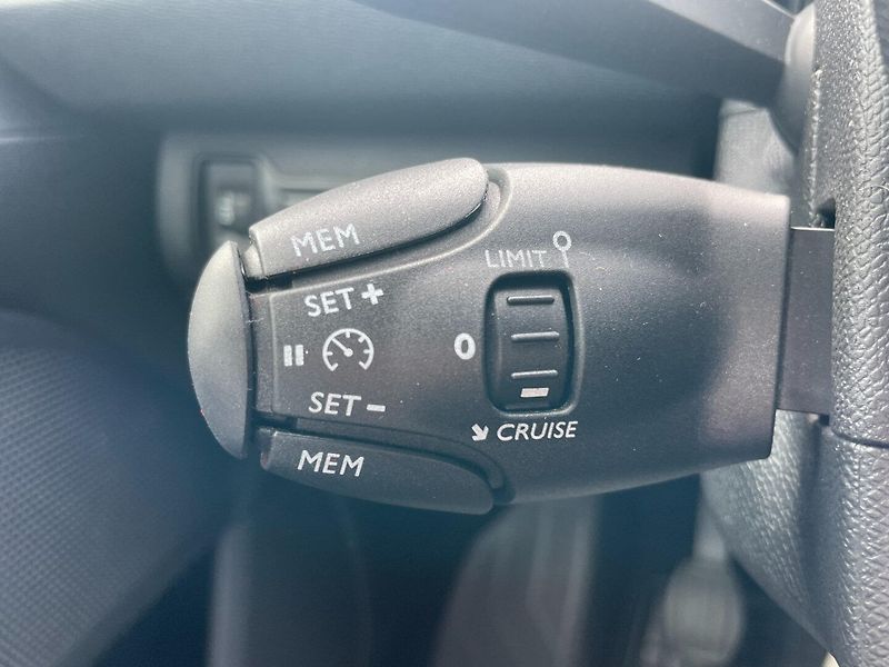 Peugeot 308 (2020) Com. 1.5HDi ČR! 1.maj.! - fotka 22 z 31
