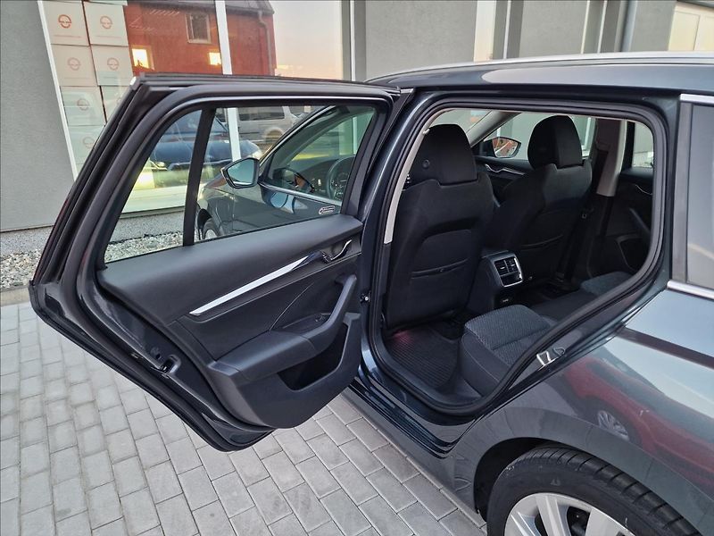 Škoda Octavia 1.4 TSI iV 150kW DSG Style,ČR - fotka 18 z 48
