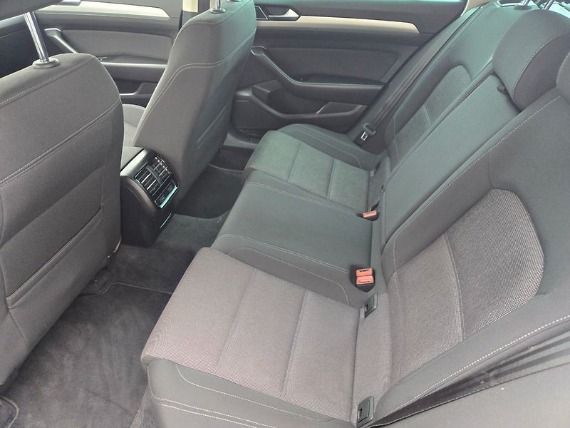 Volkswagen Passat (2018) 2.0 TDI DSG,Navi,Rozvody - fotka 18 z 29