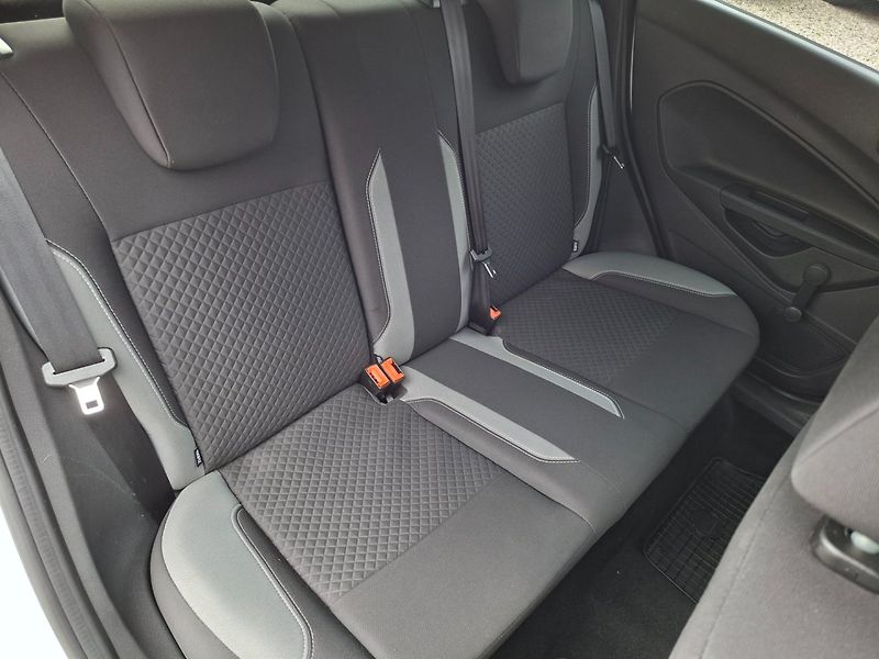 Ford Fiesta (2016) 1.25i 60kW -PARK.KAMERA - fotka 22 z 35