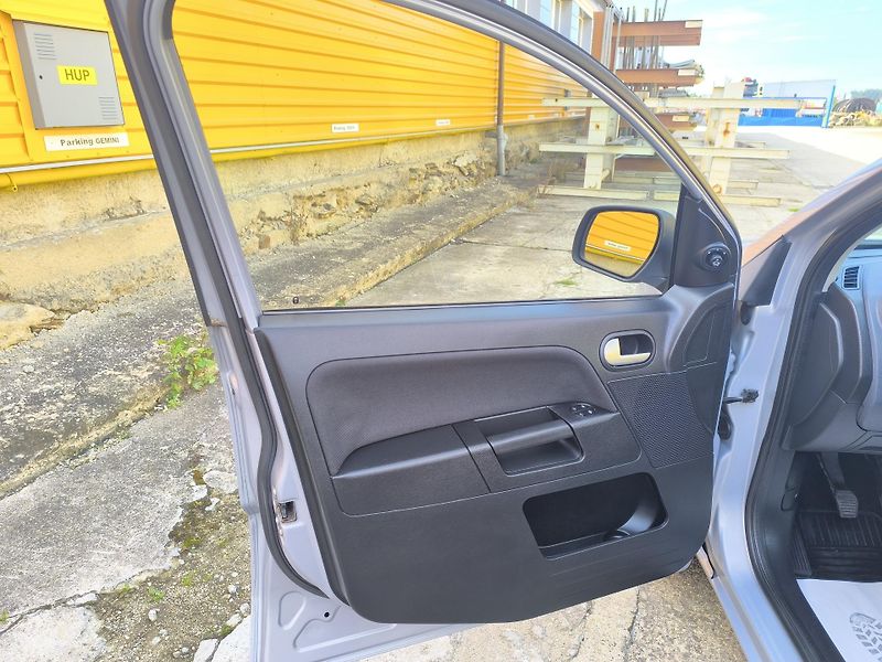 Ford Fusion (2012) 1.4  1.MAJITEL, DOLOŽENÉ KM - fotka 9 z 31