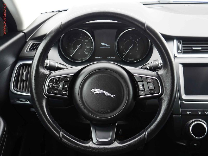 Jaguar E-Pace (2018) 2.0 D, LED, navi, kamera - fotka 16 z 20