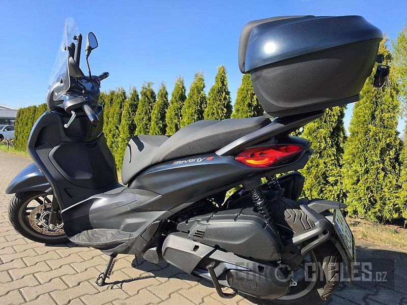 Piaggio Beverly 400 (2022) - fotka 14 z 16