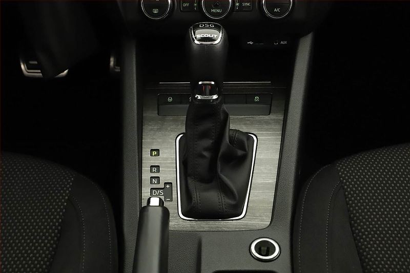Škoda Octavia (2015) Scout 2.0 TDI, 4X4, Automat - fotka 10 z 14