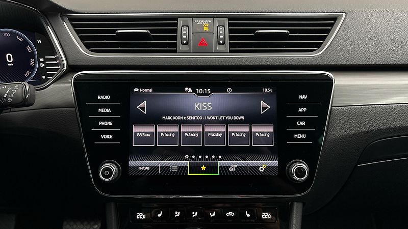 Škoda Superb 2.0 TDI DSG Style Combi - fotka 11 z 30