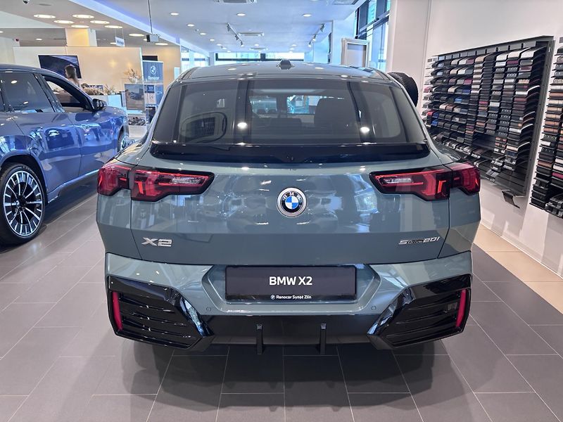 BMW X2 sDrive 20i - fotka 4 z 12