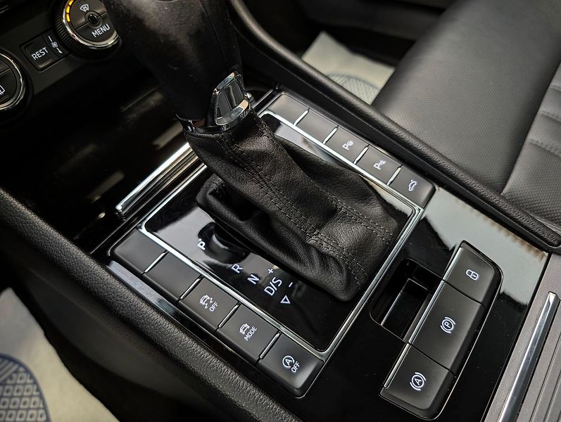 Škoda Superb 2.0 TDI Laurin&Klement 4X4 - fotka 20 z 34
