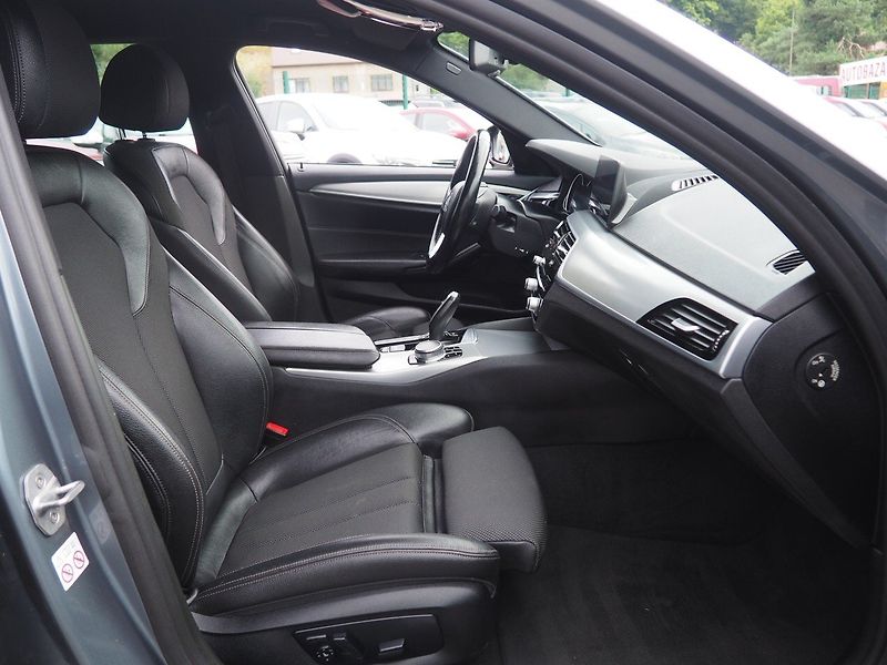 BMW Řada 5 (2017) 3.0d xDrive, 195 kW - fotka 19 z 38