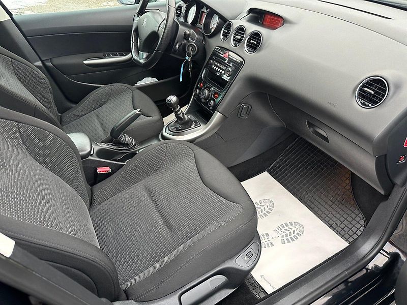 Peugeot 308 (2013) 2.0Hdi 110kw - fotka 14 z 22