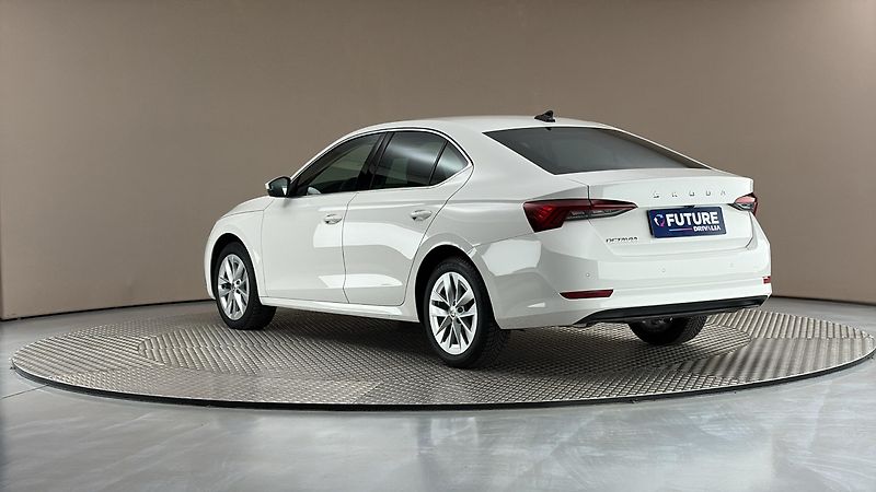 Škoda Octavia 2.0 TDI DSG Style - fotka 2 z 27