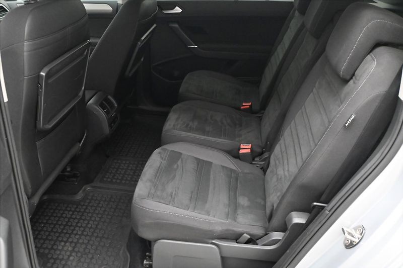 Volkswagen Touran 1,6 TDI 85kW Navi Senzory - fotka 14 z 30
