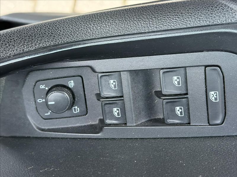 Škoda Karoq 1,6 TDI DSG / LED / záruka - fotka 30 z 34