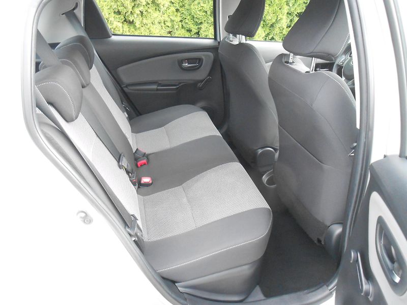 Toyota Yaris 1.5VVTiHybrid,NAVI,KAMERA,AUT - fotka 17 z 39