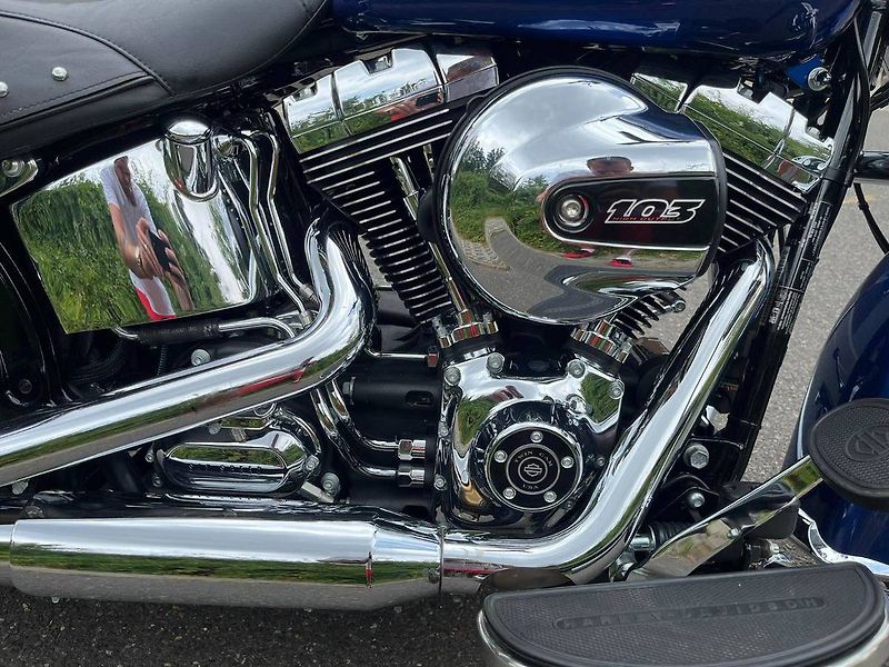 Harley-Davidson FLSTC Heritage Softail Classic (2017) - fotka 12 z 13