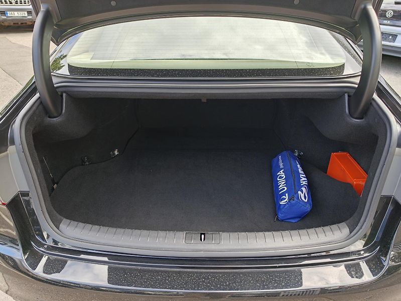 Hyundai Genesis V6 GDi 3,8 HTrac CZ,1 maj - fotka 22 z 37