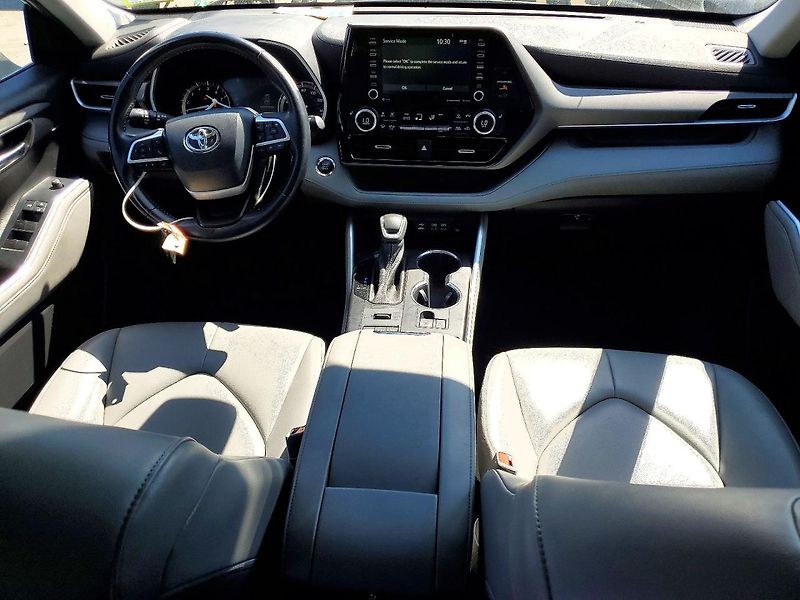 Toyota Highlander (2022) XLE  - fotka 8 z 12