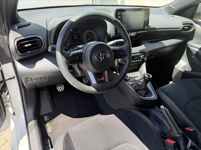 Toyota GR Yaris 1,6 GR Dynamic + Sport 4x4 - fotka 7 z 20