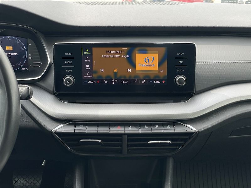Škoda Octavia 2,0 TDI 4x4 DSG Ambition TAŽNÉ - fotka 12 z 23