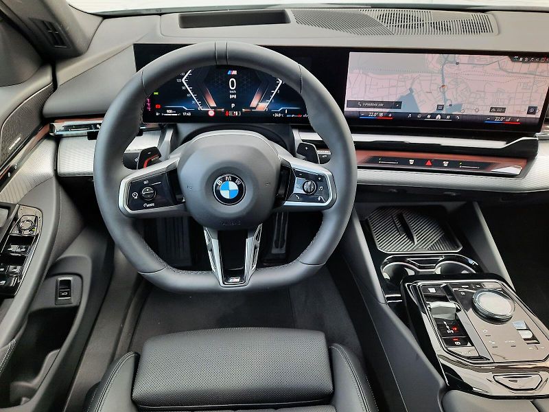 BMW Řada 5 (2025) 540d xDrive Sedan M Sport - fotka 14 z 17