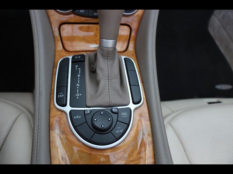 Mercedes-Benz SL 500 V8, facelift, 390 PS - fotka 40 z 44