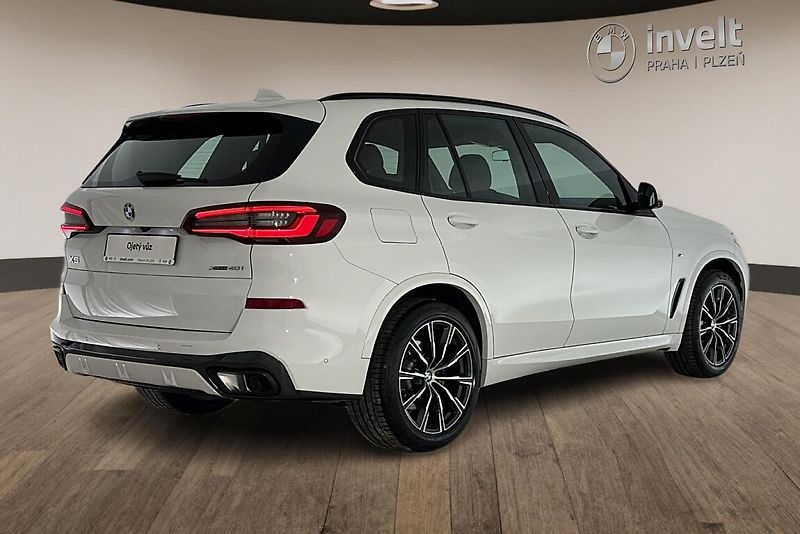 BMW X5 xDrive40i - fotka 3 z 27