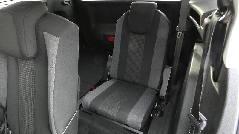 Peugeot 5008 1.2 PureTech Active 7 míst - fotka 20 z 24