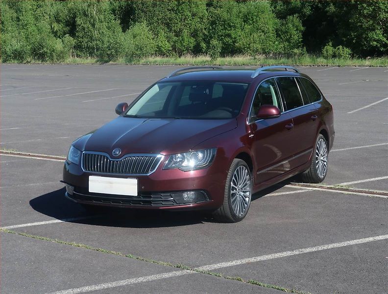 Škoda Superb (2013) Laurin&Klement 2.0 TDI - fotka 2 z 15
