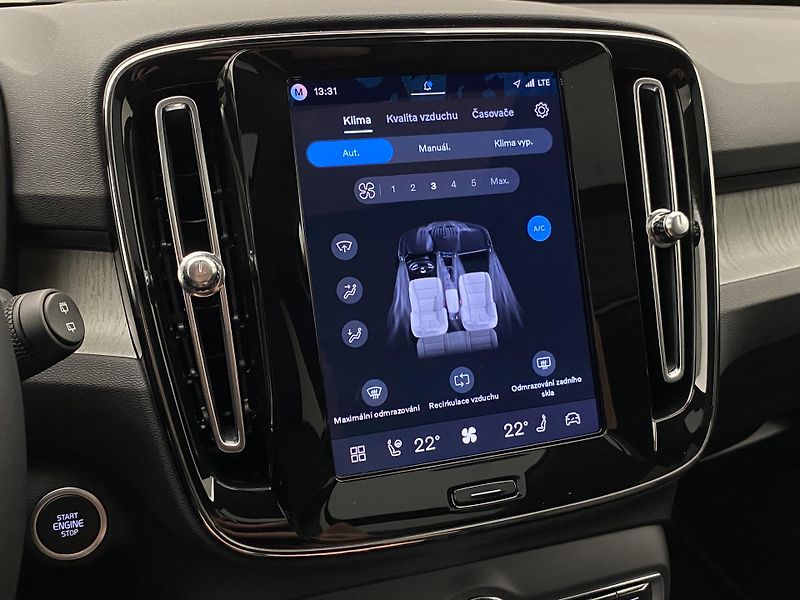 Volvo XC40 (2026) B3 AUT DARK ULTRA - fotka 41 z 66