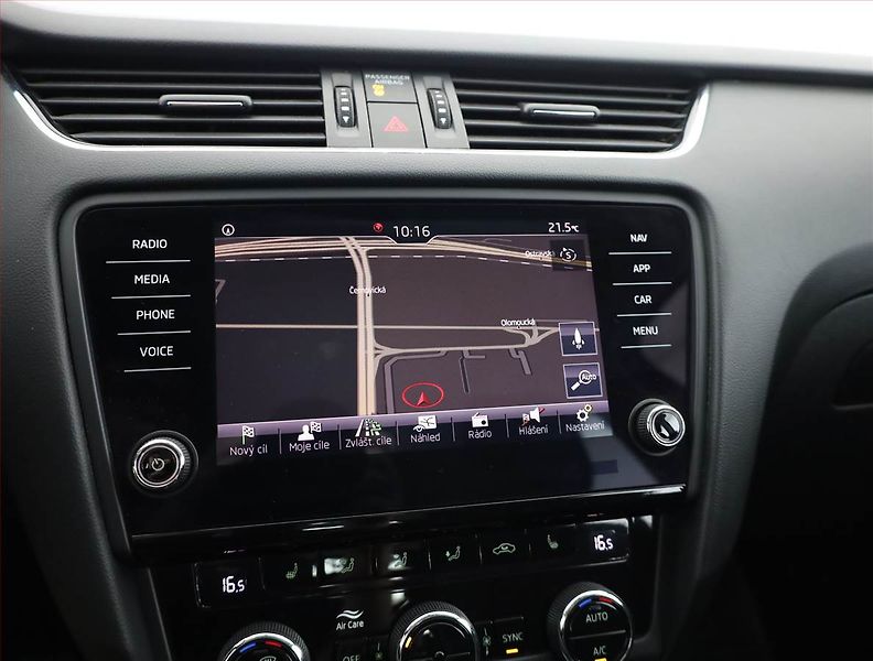 Škoda Octavia (2019) Style Plus 1.5 TSI, Navi - fotka 14 z 21